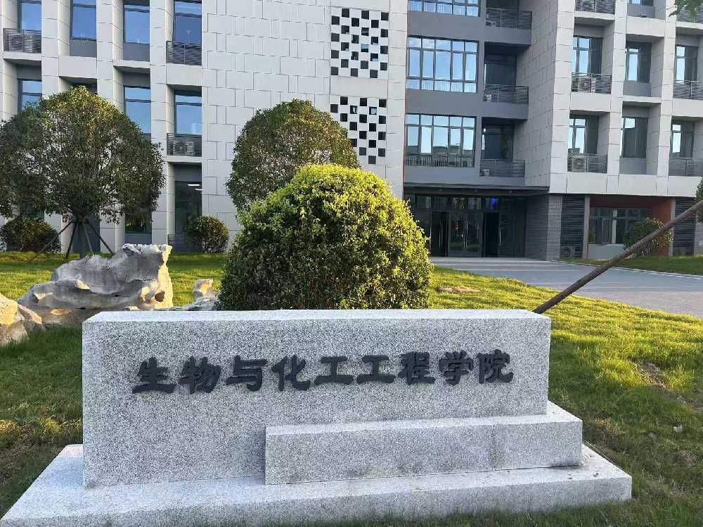 肇州县扬州职业大学体育场高杆灯项目
